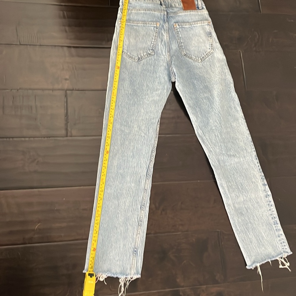 Zara High Rise Light Blue Jeans - Picture 5 of 10